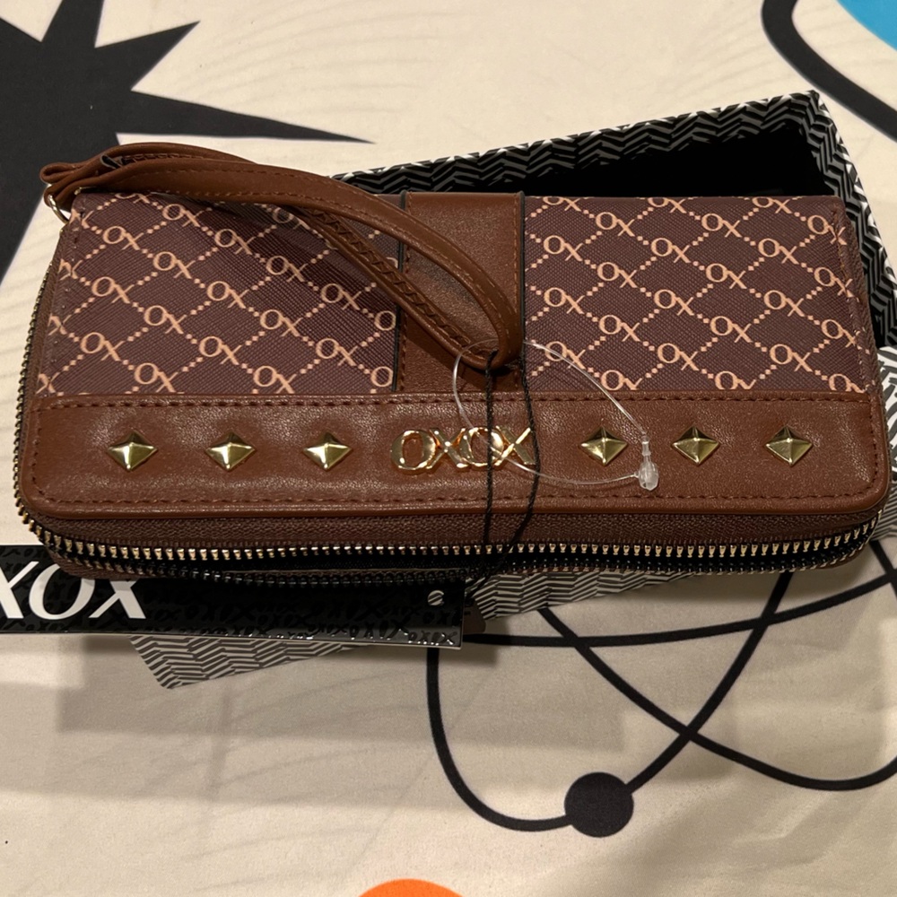NWT XOXO Brown Wristlet with Gold Hardware